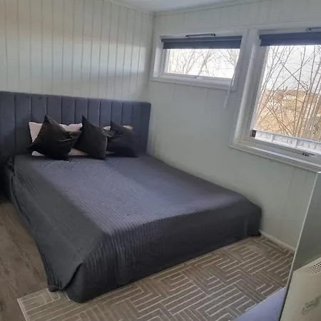 Rum i privatbostad Cosy With Luxurious Bathroom Flateby
